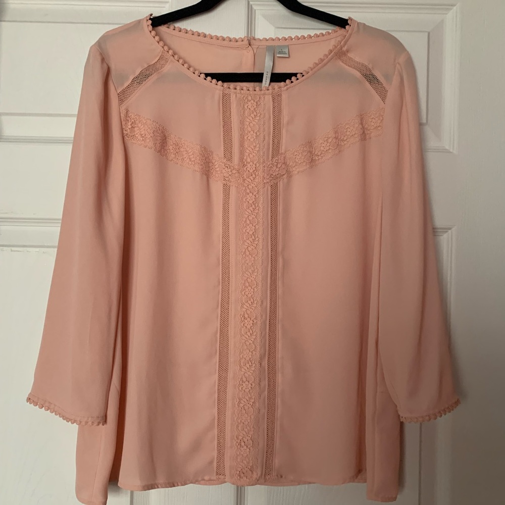 3/4 sleeve blouse with lace and cutout detail